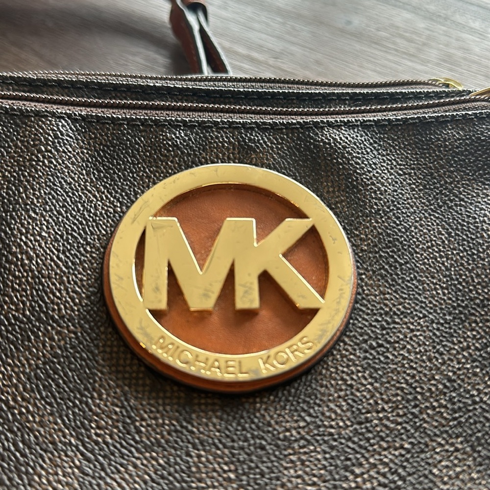 Micheal Kors Crossbody - Picture 7 of 7